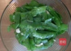 清炒豌豆荚的做法图解1