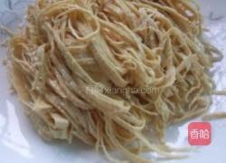 豆腐皮拌三丝的做法图解2