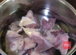 当归黄芪炖牛腱的做法图解2