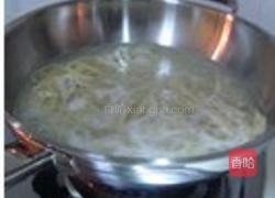 黑胡椒番茄培根炒意面的做法图解1