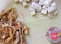桑白皮茯苓猪骨汤的做法图解1