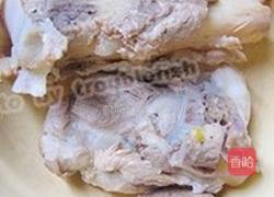 桑白皮茯苓猪骨汤的做法图解2