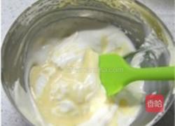 桃花手绘蛋糕卷的做法图解3