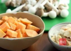 红薯鱼圆焖饭的做法图解2