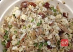 豌豆腊肉焖饭的做法图解1