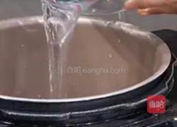 罗汉果菊花茶的做法图解2