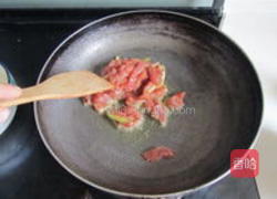 肉丝炒黄秋葵的做法图解4
