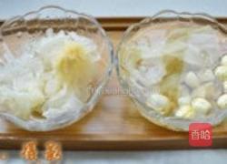 白莲茶树菇乳鸽汤的做法图解1