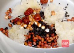 雪耳红豆紫米粥的做法图解2