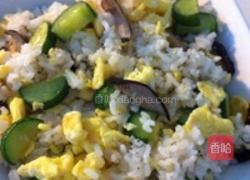 香菇蔬菜豆干炒饭的做法图解1