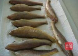 香辣小黄鱼的做法图解2