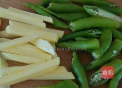 土豆杭椒炒肉条的做法图解1