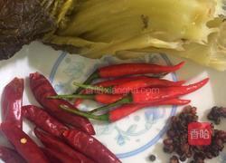 酸菜水煮鱼的做法图解3