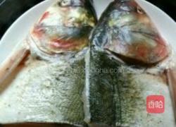 剁椒鱼头的做法图解1