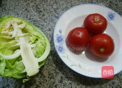 番茄炒牛心菜的做法图解1