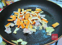 芹菜香干炒肉的做法图解5