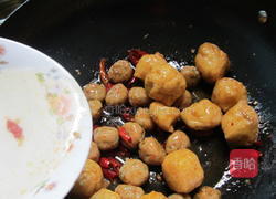 油豆腐炒鱼丸的做法图解6