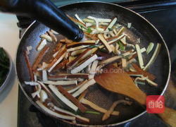 韭菜香干炒肉丝的做法图解6