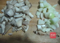 土豆鸡肉蘑菇焖饭的做法图解3