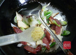 香干腊肠炒大葱的做法图解10