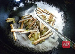 榨菜炒香干的做法图解4