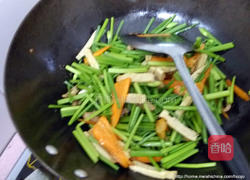 韭菜花香干炒肉的做法图解5