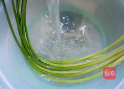 香干蒜薹炒鱼丸的做法图解2