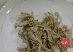 韭香栗蘑的做法图解1