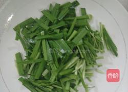 韭香栗蘑的做法图解2