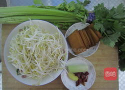 香干炒青芹的做法图解1