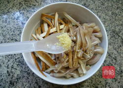 蒜薹香干拌猪耳朵的做法图解12