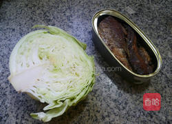 豆豉鲮鱼炒包心菜的做法图解1