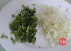 猪肉香菜虾丸汤的做法图解1