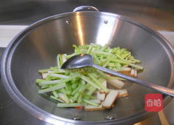 芹菜炒香干的做法图解5