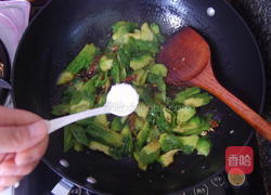 豆豉鲮鱼炒苦瓜的做法图解9