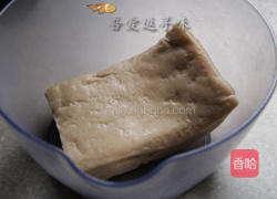 煎鲮鱼饼的做法图解1