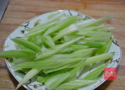 西芹炒香干的做法图解1