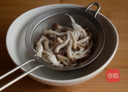 蘑菇炒香干的做法图解4