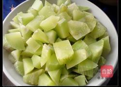豆豉鲮鱼炒莴笋的做法图解1