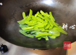 豆豉鲮鱼炒荷兰豆的做法图解4