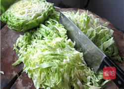 甘蓝菜水饺的做法图解2
