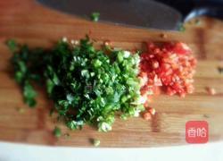 香菜辣椒鸡蛋饼的做法图解1