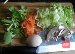 鸡蛋青菜炒面的做法图解1