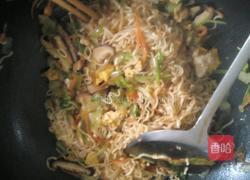 鸡蛋青菜炒面的做法图解4