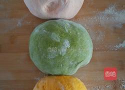 彩色金鱼小笼包的做法图解1