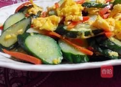 小黄瓜炒蛋的做法图解1
