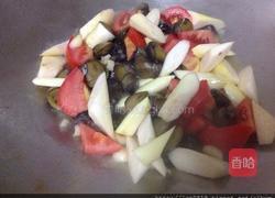 河蚬炒鲜蔬的做法图解1