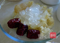 雪耳红枣炖芦荟的做法图解3