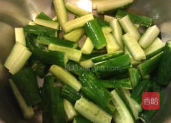 凉拌蒜味小黄瓜的做法图解2