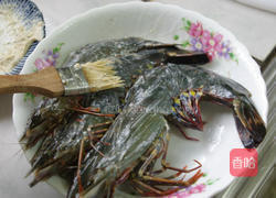 蒜泥蒸大虾的做法图解2